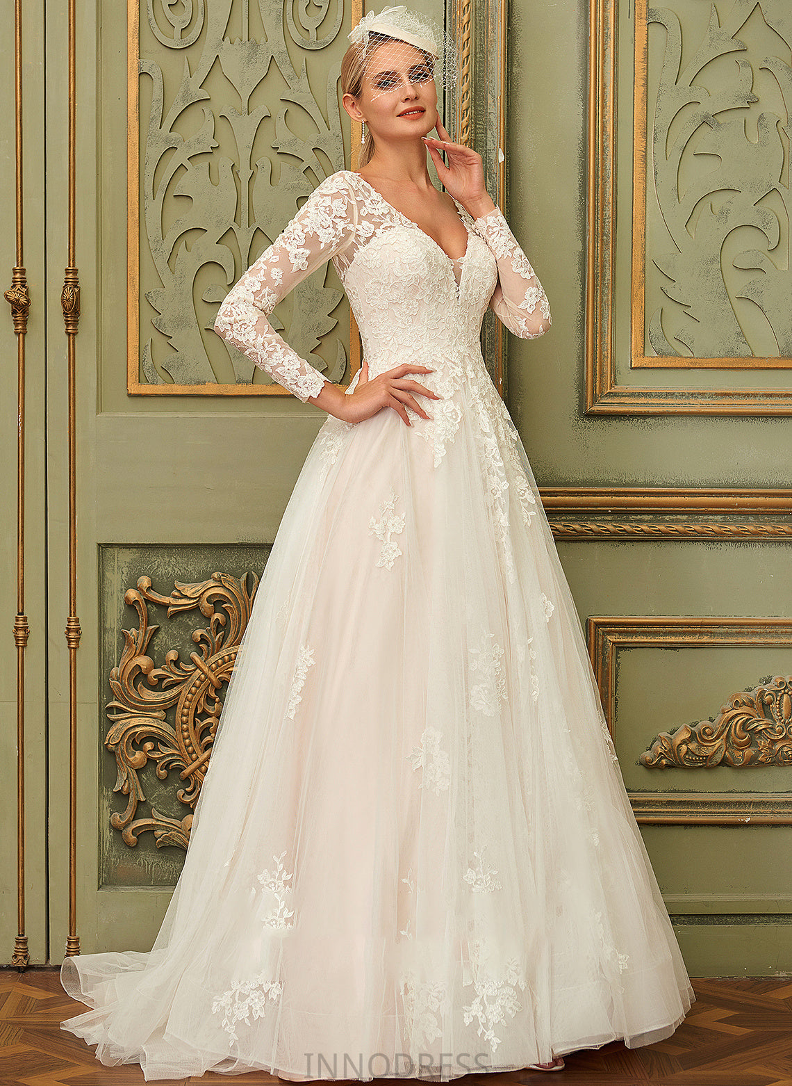 Wedding Train Sweep Ball-Gown/Princess Lace Tulle Wedding Dresses V-neck Dress Kiara