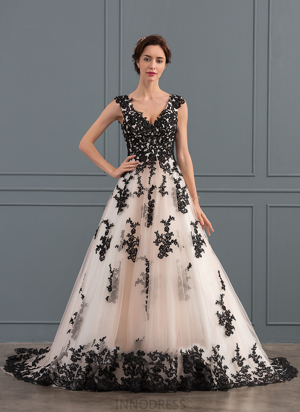 Wedding Dresses Ball-Gown/Princess Train Court Diana Appliques With Tulle Wedding V-neck Dress Lace