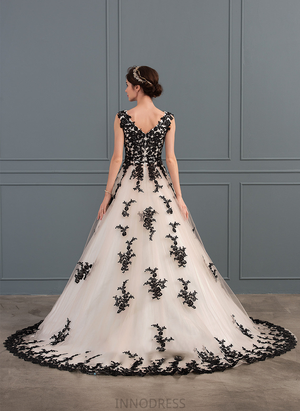 Wedding Dresses Ball-Gown/Princess Train Court Diana Appliques With Tulle Wedding V-neck Dress Lace